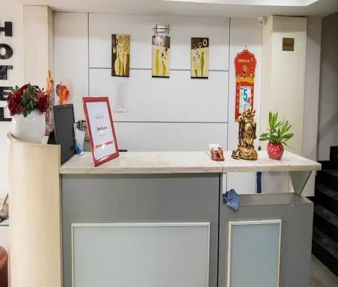 RedDoorz Quynh Giang Hotel Hoang Viet - Lobi