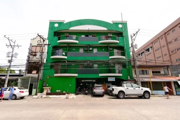 RedDoorz @ Ramos Lacson Street