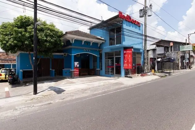 RedDoorz @ Raya Janti Yogyakarta - Dış Mekan