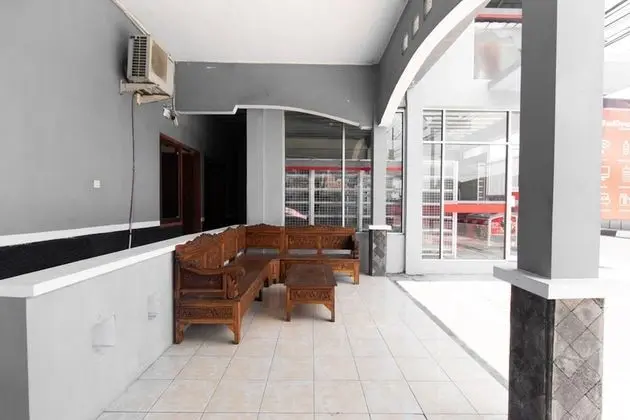 RedDoorz @ Raya Janti Yogyakarta - İç Mekan