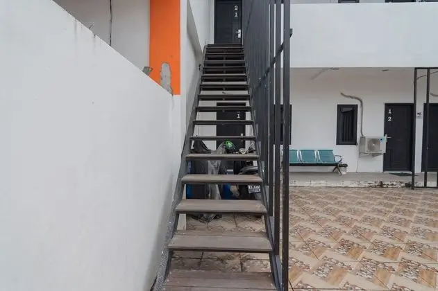 Reddoorz @ Sani Guest House - İç Mekan