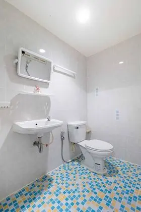 RedDoorz SI FAH at Bangsaen Hotel - Banyo Tipleri