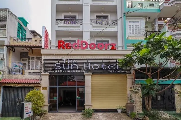 RedDoorz The Sun Hotel near Duong Quang Ham Street
