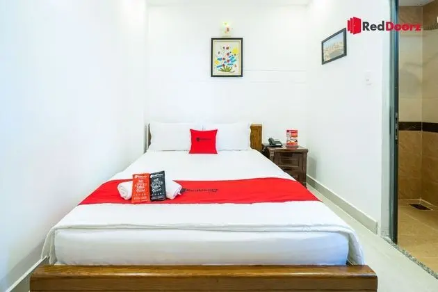 RedDoorz The Sun Hotel near Duong Quang Ham Street - Oda