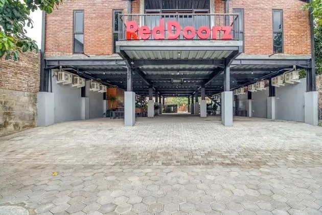 RedDoorz Syariah @ Babadan Baru Jakal - Dış Mekan
