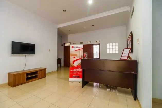 RedDoorz Syariah @ Jalan Dr Mansyur Medan - Lobi