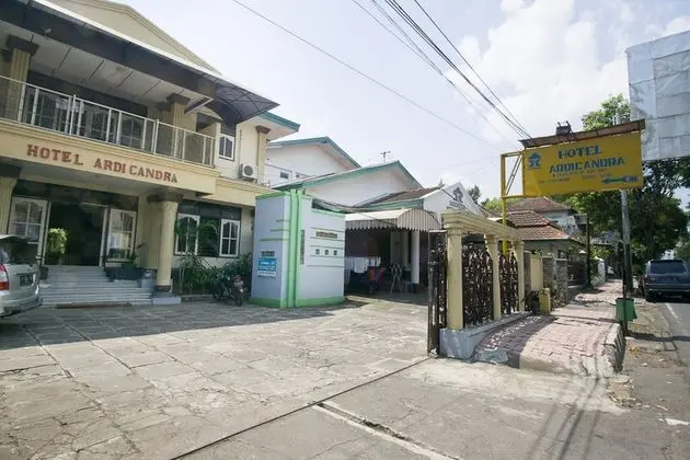 RedDoorz Syariah @ Jalan Gajah Mada - Dış Mekan