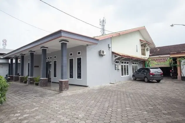 RedDoorz Syariah @ Janti Malang
