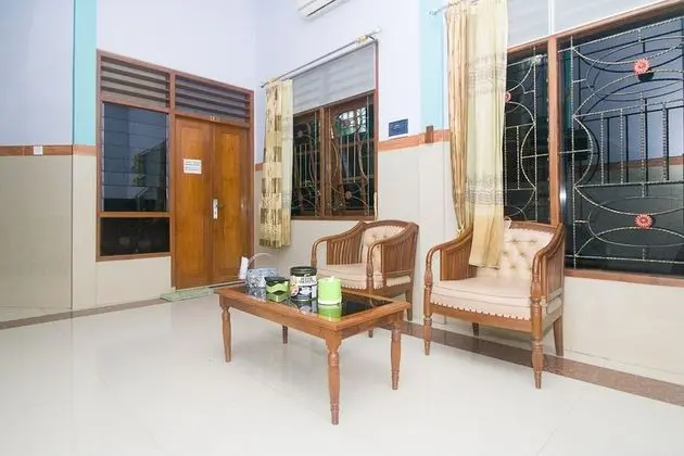 RedDoorz Syariah near Alun Alun Bojonegoro - İç Mekan
