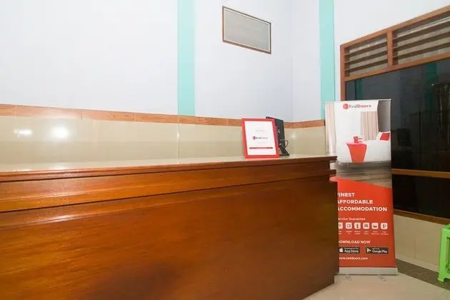 RedDoorz Syariah near Alun Alun Bojonegoro - Lobi