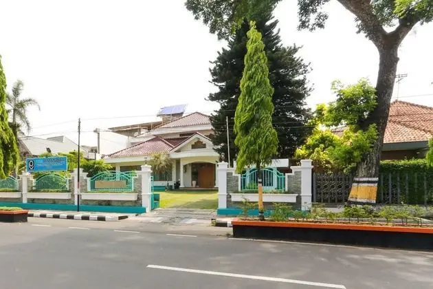 RedDoorz Syariah near Alun Alun Magelang - Dış Mekan
