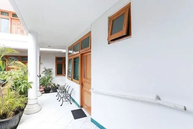RedDoorz Syariah near Alun Alun Magelang - İç Mekan