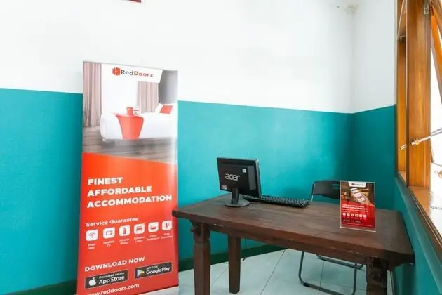 RedDoorz Syariah near Alun Alun Magelang - Lobi