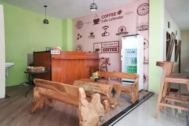 RedDoorz Syariah near Exit Tol Madyopuro - Lobi