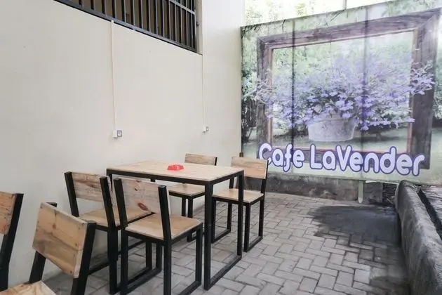 RedDoorz Syariah near Exit Tol Madyopuro - Yerinde Yemek