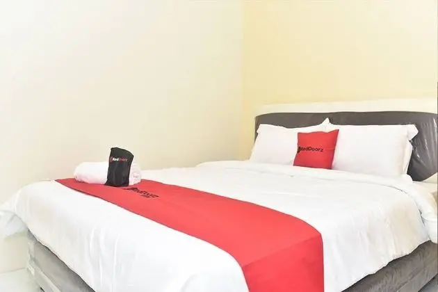 RedDoorz Syariah near Exit Tol Waru