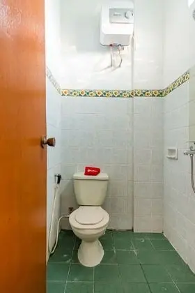 RedDoorz Syariah near Gor Ken Arok - Banyo Tipleri