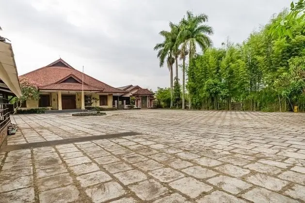 RedDoorz Syariah near Gor Ken Arok - Dış Mekan