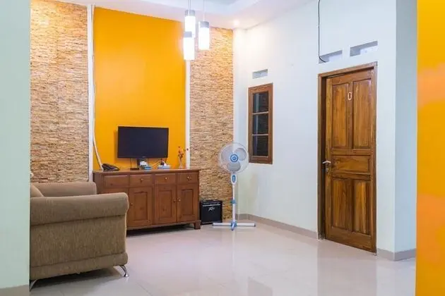 RedDoorz Syariah near Grand Kota Bintang - Lobi