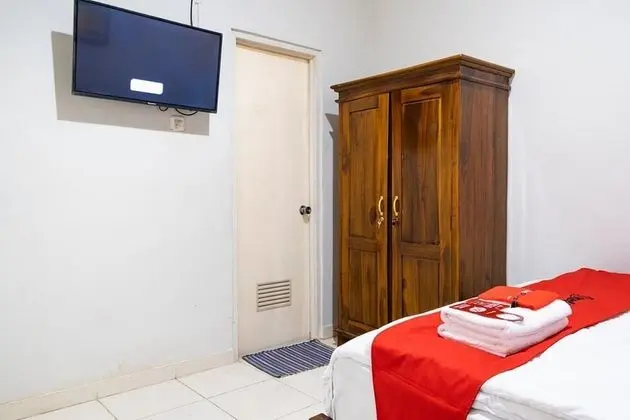 RedDoorz Syariah near Grand Kota Bintang - Oda