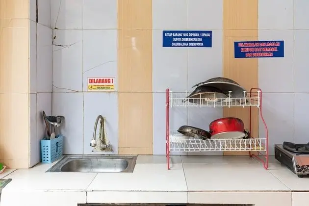 RedDoorz Syariah near Jalan A Yani KM 8 Citraland - İç Mekan
