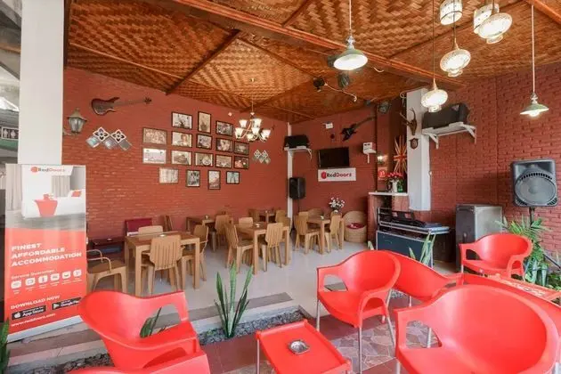 RedDoorz Syariah near Jalan Asahan Pematang Sianta - İç Mekan