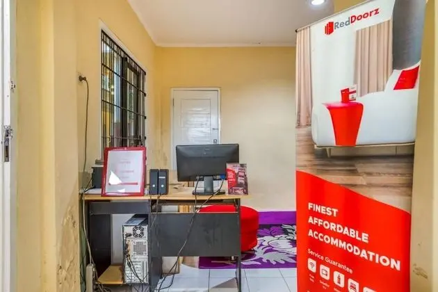 RedDoorz Syariah near Kebon Rojo Park Blitar - Lobi