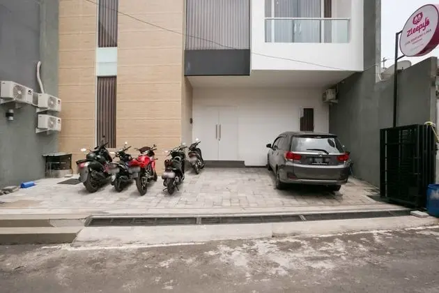 RedDoorz Syariah near Lapangan Pancasila Simpang Lima - Dış Mekan