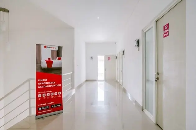 RedDoorz Syariah near Lapangan Pancasila Simpang Lima - İç Mekan