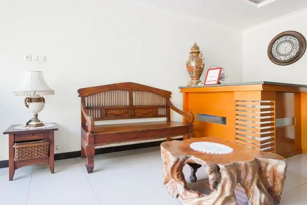 RedDoorz Syariah near Marvel City Mall 2