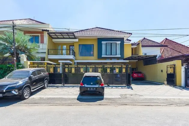 RedDoorz Syariah near Marvel City Mall 2