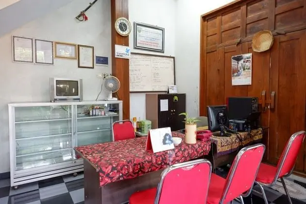 RedDoorz Syariah near Menara Kudus - Lobi