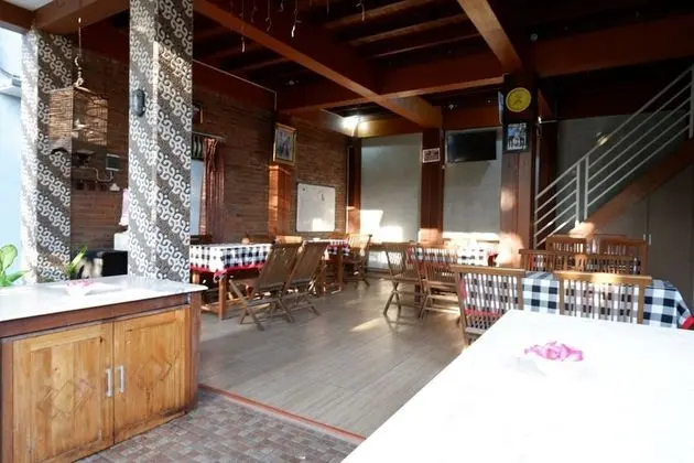 RedDoorz Syariah near Menara Kudus - Yerinde Yemek