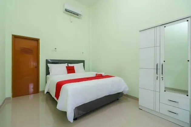 RedDoorz Syariah near Muara Enim Train Station