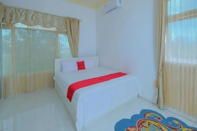 RedDoorz Syariah near Museum Lambung Mangkurat 2 - Oda