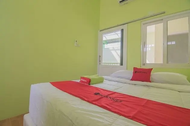 RedDoorz Syariah near Museum Wisma Karya Subang - Öne Çıkan Resim