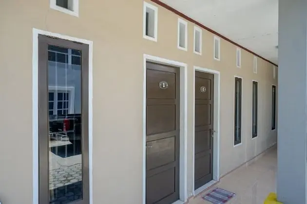 RedDoorz Syariah near Mutiara SIS Al Jufrie Airport Palu 2