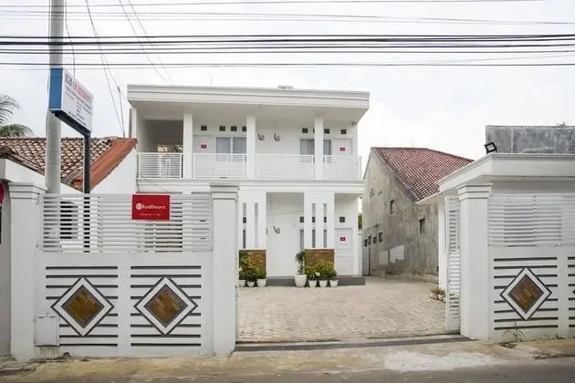 RedDoorz Syariah near RSUD Kota Bogor - Dış Mekan