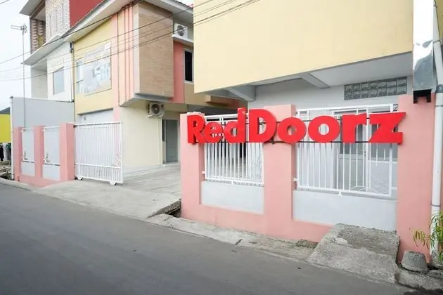 RedDoorz Syariah near RSUD Margono Purwokerto - Dış Mekan