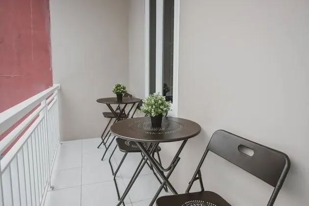 RedDoorz Syariah near Siloam Hospital Kebon Jeruk