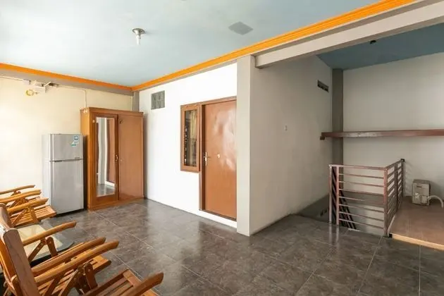 RedDoorz Syariah near Stadion Manahan Solo 2 - İç Mekan