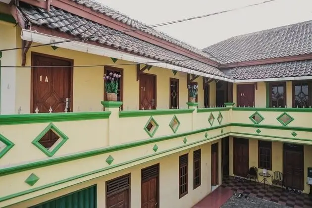 RedDoorz Syariah near Stadion Maulana Yusuf