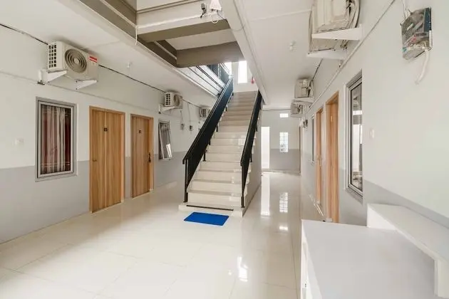 RedDoorz Syariah near Stasiun LRT Bumi Sriwijaya - İç Mekan