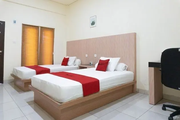 RedDoorz Syariah near Sultan Muhammad Kaharuddin Airport - Öne Çıkan Resim