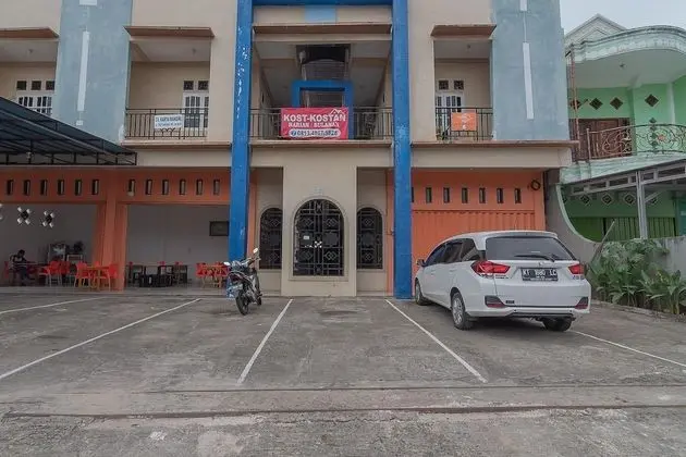 RedDoorz Syariah near Terminal Batu Ampar 2