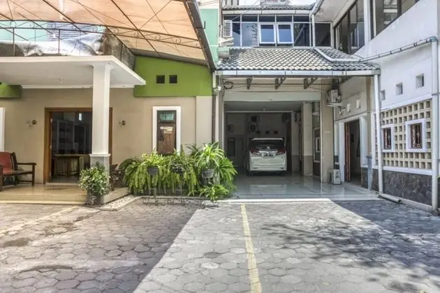 RedDoorz Syariah @ Raya Tajem Maguwo