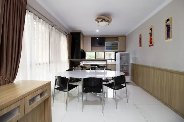 RedDoorz @ Taman Simpruk Cikarang - Yerinde Yemek