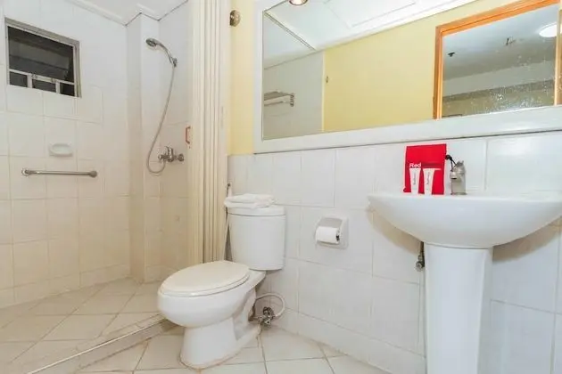 RedDoorz @ Timog Avenue Quezon City - Banyo Tipleri