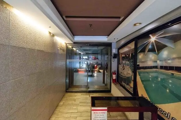 RedDoorz @ Timog Avenue Quezon City - Lobi