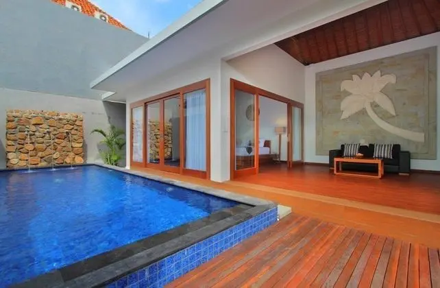 RedDoorz Villa @ Umalas - Havuz